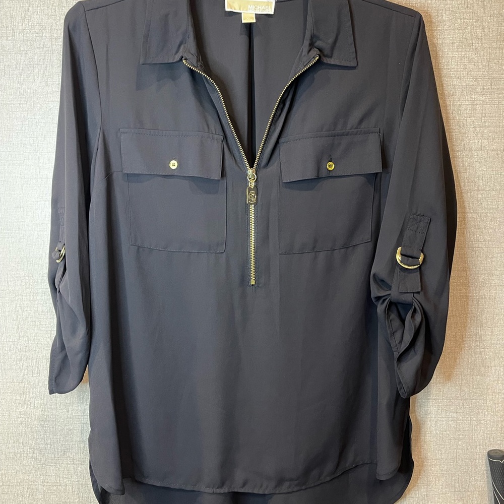 Michael Kors crepe 3/4 sleeve and front zipper blouse. Size XL